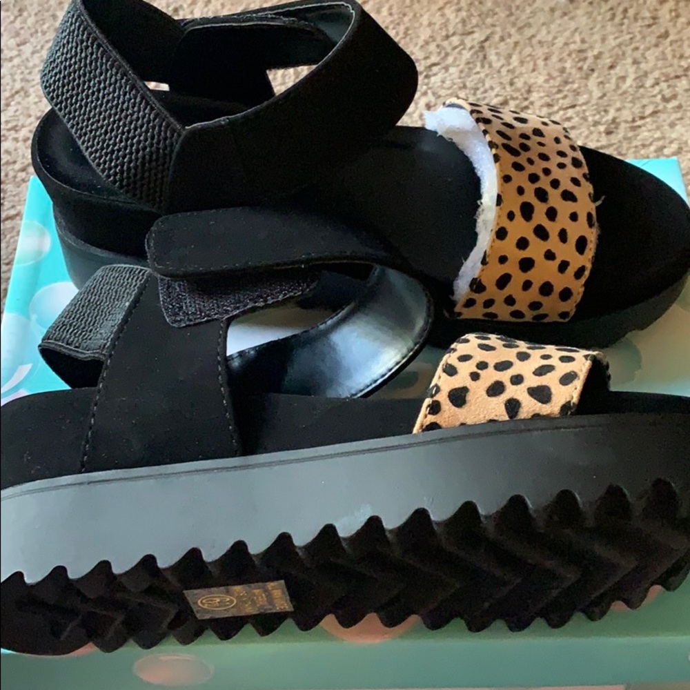 Soda Sandals. Cheetah Print. Wedge Platform. 6.5